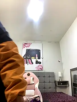 Snapshot of Violetta_Suky chatting on 09.17.25 Violetta Suky online show from 09.17.25