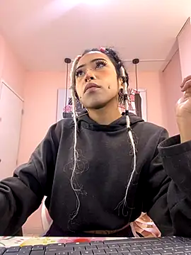 Snapshot of Violetta_Suky chatting on 10.13.25 Violetta Suky online show from 10.13.25