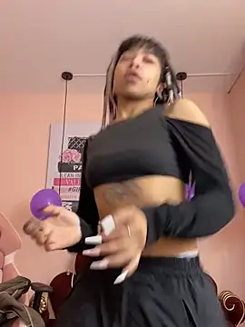 Snapshot of Violetta_Suky chatting on 10.18.25 Violetta Suky online show from 10.18.25