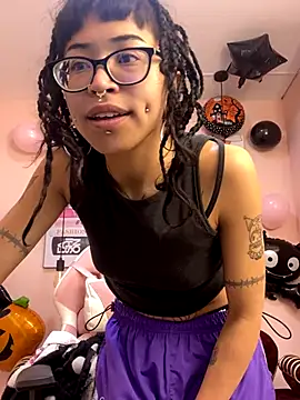 Snapshot of Violetta_Suky chatting on 10.25.25 Violetta Suky online show from 10.25.25