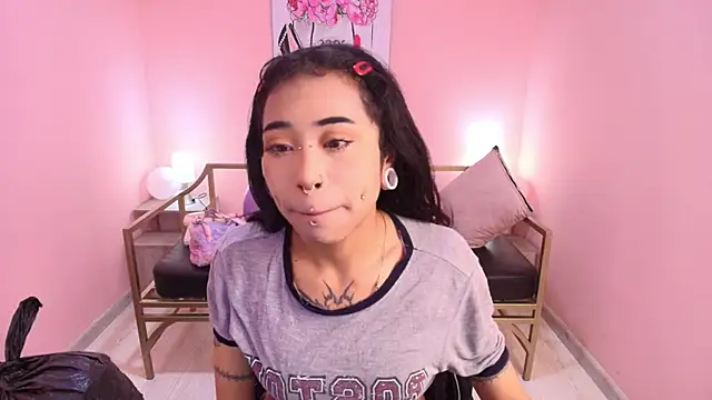 Snapshot of Violetta_Suky chatting on 11.02.25 Violetta Suky online show from 11.02.25