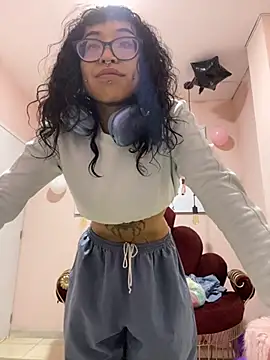 Snapshot of Violetta_Suky chatting on 11.11.25 Violetta Suky online show from 11.11.25