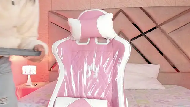 sophie pariss online show from 04.05.26