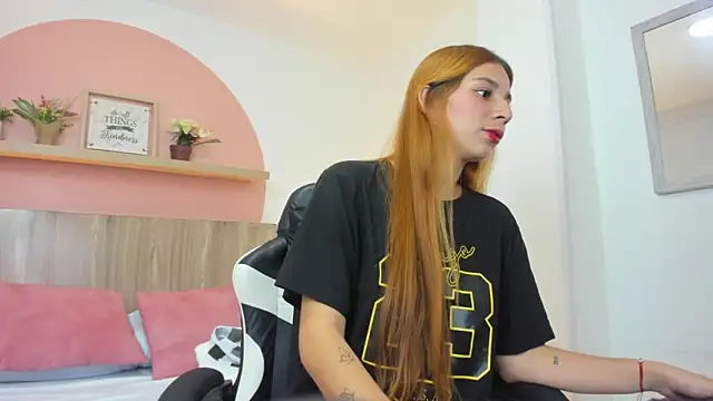 Snapshot of maroly_21 chatting on 10.16.25 maroly 21 online show from 10.16.25