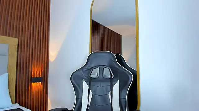 Snapshot of maroly_21 chatting on 11.01.25 maroly 21 online show from 11.01.25