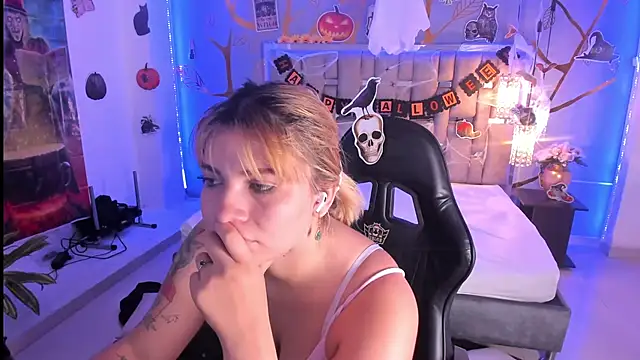 AlessiaDouce online show from 10.29.25