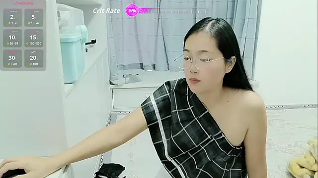 Snapshot of luoxuwen chatting on 10.30.25 luoxuwen online show from 10.30.25