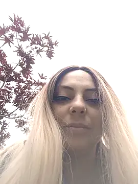 Snapshot of madelaine- chatting on 10.05.25 madelaine- online show from 10.05.25