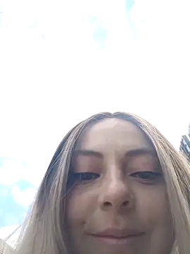 Snapshot of madelaine- chatting on 10.07.25 madelaine- online show from 10.07.25