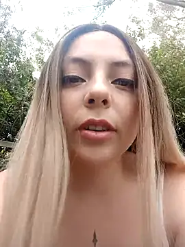 Snapshot of madelaine- chatting on 10.09.25 madelaine- online show from 10.09.25