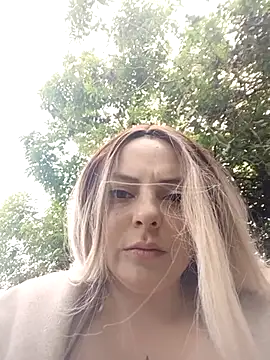 Snapshot of madelaine- chatting on 10.10.25 madelaine- online show from 10.10.25