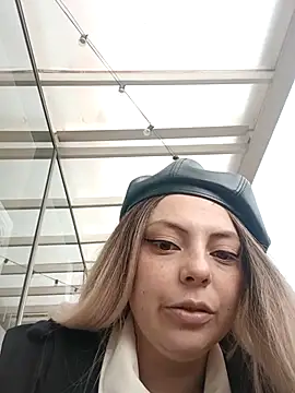 Snapshot of madelaine- chatting on 10.11.25 madelaine- online show from 10.11.25