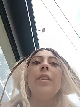 Snapshot of madelaine- chatting on 10.21.25 madelaine- online show from 10.21.25