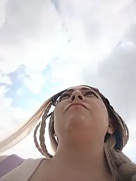 Snapshot of madelaine- chatting on 10.22.25 madelaine- online show from 10.22.25