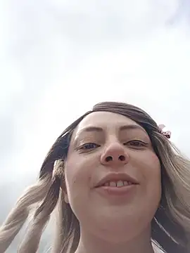 Snapshot of madelaine- chatting on 10.28.25 madelaine- online show from 10.28.25