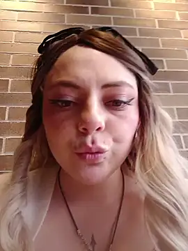 Snapshot of madelaine- chatting on 10.29.25 madelaine- online show from 10.29.25