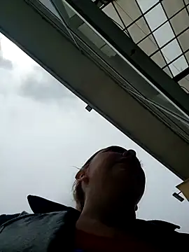 Snapshot of madelaine- chatting on 10.31.25 madelaine- online show from 10.31.25