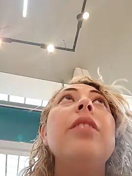 Snapshot of madelaine- chatting on 11.01.25 madelaine- online show from 11.01.25