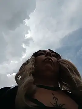 Snapshot of madelaine- chatting on 11.03.25 madelaine- online show from 11.03.25