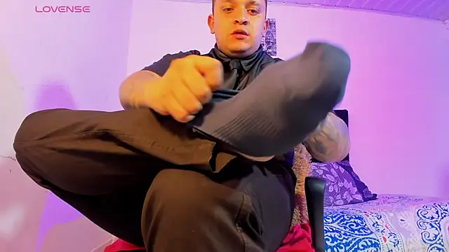 Snapshot of tony_landri chatting on 10.06.25 tony landri online show from 10.06.25