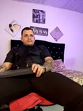 Snapshot of tony_landri chatting on 10.09.25 tony landri online show from 10.09.25