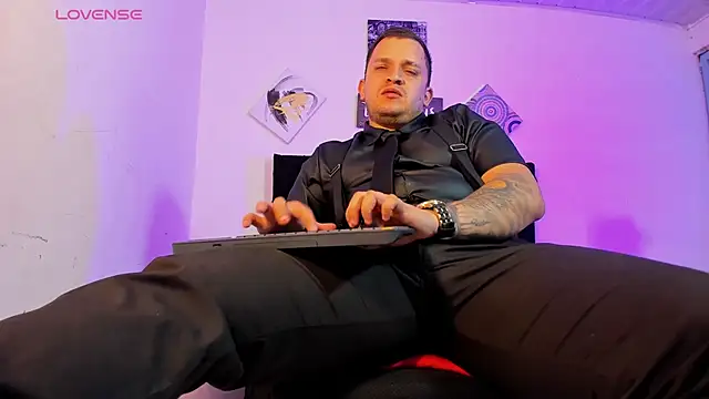 Snapshot of tony_landri chatting on 10.15.25 tony landri online show from 10.15.25