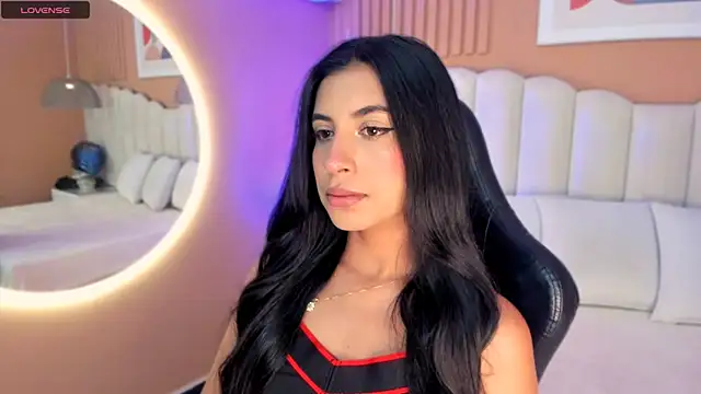 Snapshot of zia_cooper chatting on 10.22.25 zia cooper online show from 10.22.25