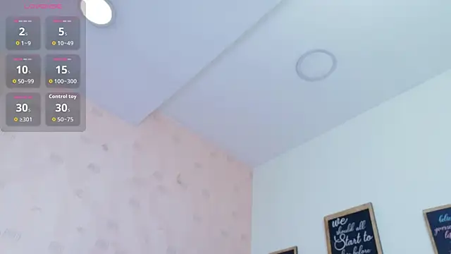 Snapshot of littleebonymommy chatting on 06.06.26 littleebonymommy online show from 06.06.26