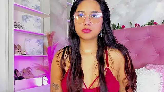 AnnaQueen  online show from 10.28.25