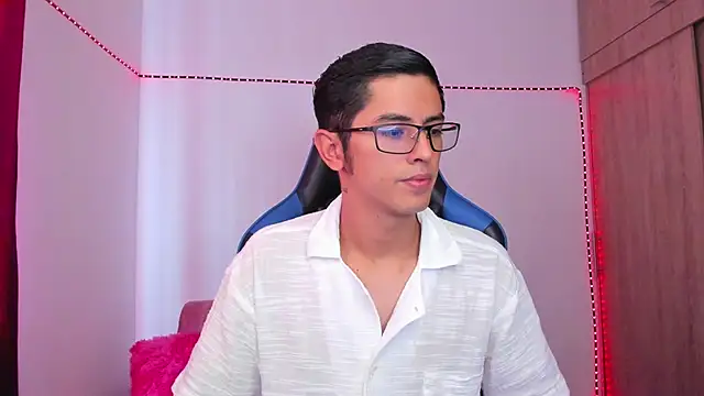 Snapshot of Ethan_Sai___ chatting on 12.08.24 Ethan Sai online show from 12.08.24