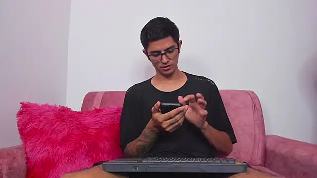 Snapshot of Ethan_Sai___ chatting on 12.14.24 Ethan Sai online show from 12.14.24