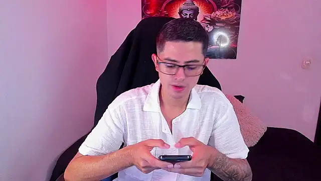 Snapshot of Ethan_Sai___ chatting on 11.10.25 Ethan Sai online show from 11.10.25