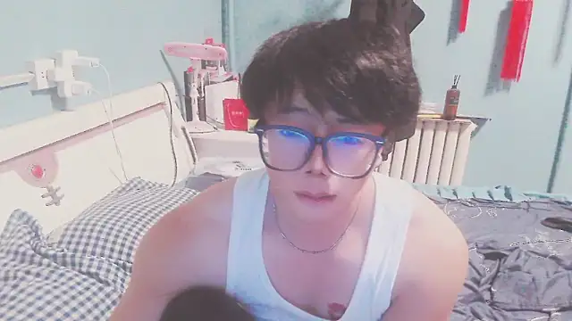 Snapshot of handsome1069 chatting on 10.17.25 handsome1069 online show from 10.17.25