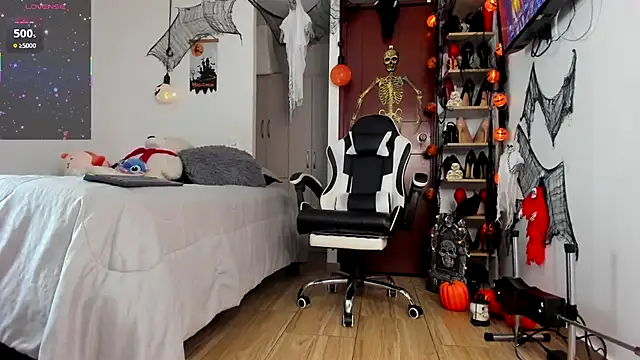 SophieBaker   online show from 10.30.25