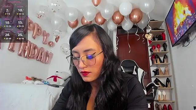 SophieBaker   online show from 11.04.25