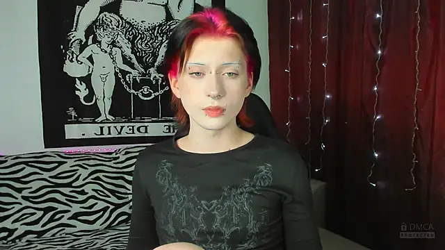 Snapshot of Vailyreb_ chatting on 12.20.24 Vailyreb online show from 12.20.24