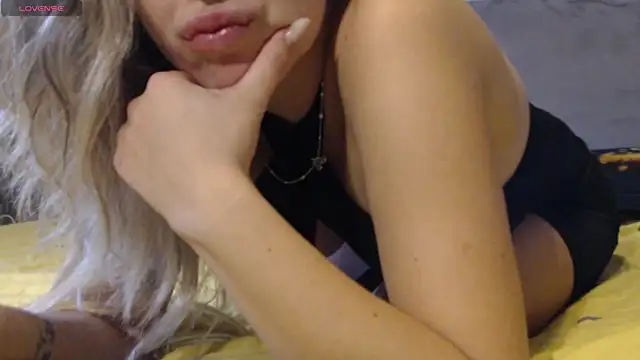 Snapshot of sweetlolly30 chatting on 11.06.25 sweetlolly30 online show from 11.06.25