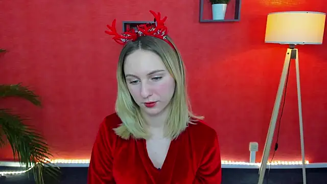 Snapshot of Lia_Bloom_ chatting on 12.23.24 Lia Bloom online show from 12.23.24