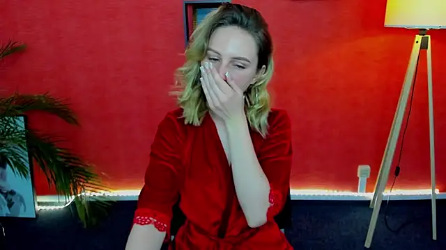 Snapshot of Lia_Bloom_ chatting on 12.24.24 Lia Bloom online show from 12.24.24