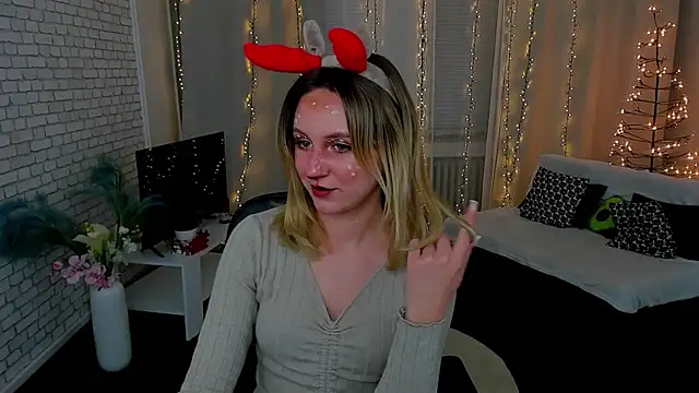 Snapshot of Lia_Bloom_ chatting on 12.29.24 Lia Bloom online show from 12.29.24