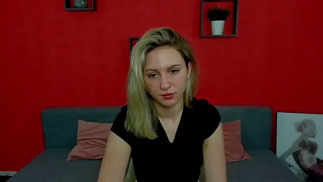 Snapshot of Lia_Bloom_ chatting on 01.10.25 Lia Bloom online show from 01.10.25