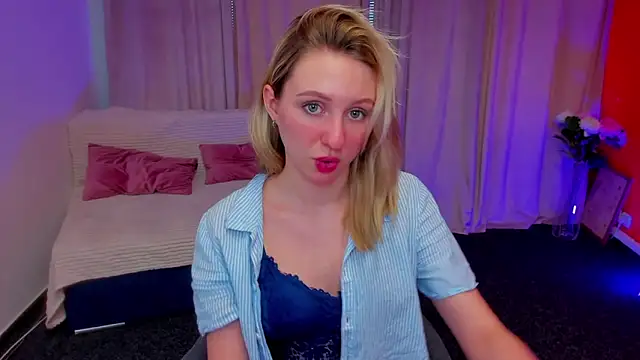 Snapshot of Lia_Bloom_ chatting on 03.13.25 Lia Bloom online show from 03.13.25