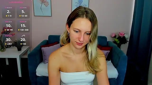 Snapshot of Lia_Bloom_ chatting on 09.20.25 Lia Bloom online show from 09.20.25