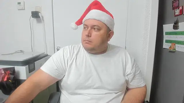 Snapshot of BigromeoXX chatting on 12.14.24 BigromeoXX online show from 12.14.24