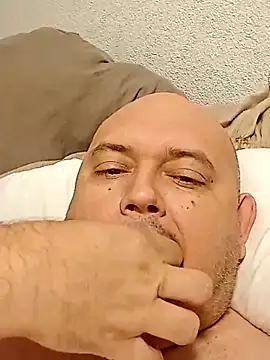 Snapshot of BigromeoXX chatting on 10.21.25 BigromeoXX online show from 10.21.25