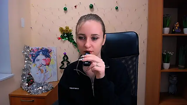 Snapshot of _Nicole_new chatting on 12.14.24 Nicole new online show from 12.14.24