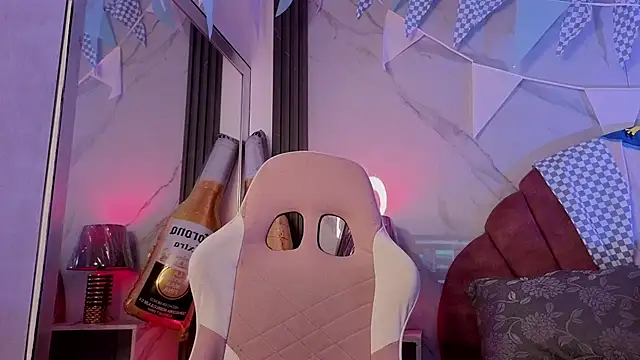 Layla Cullen online show from 09.29.25