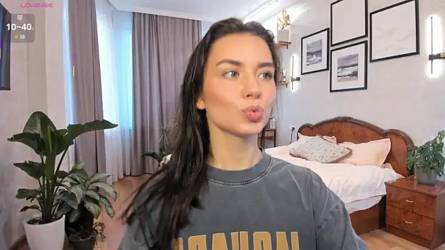 NicoleLuv online show from 10.17.25