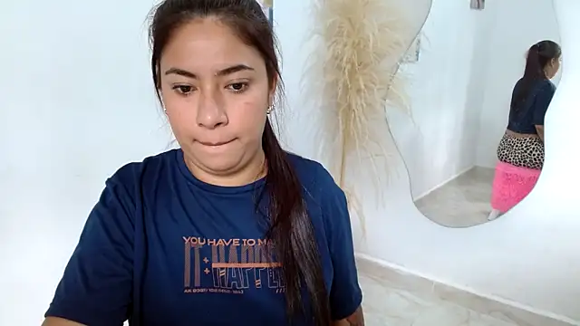 Mary Pompis online show from 01.04.25