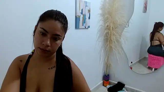 Mary Pompis online show from 01.04.25